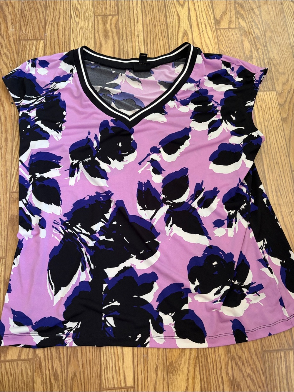 Worthington Lavender Floral V-Neck Short Sleeve Top